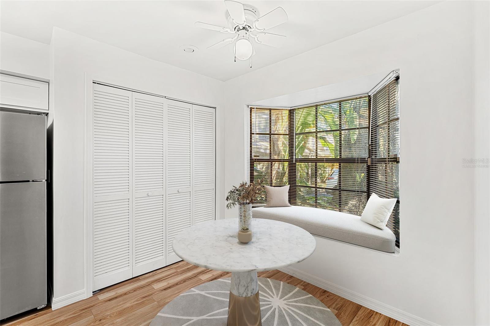 Image 8 of 23 For 724 Edgewater Drive