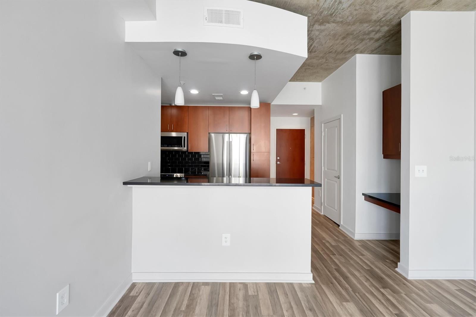 Image 10 of 58 For 155 Court Avenue 1604