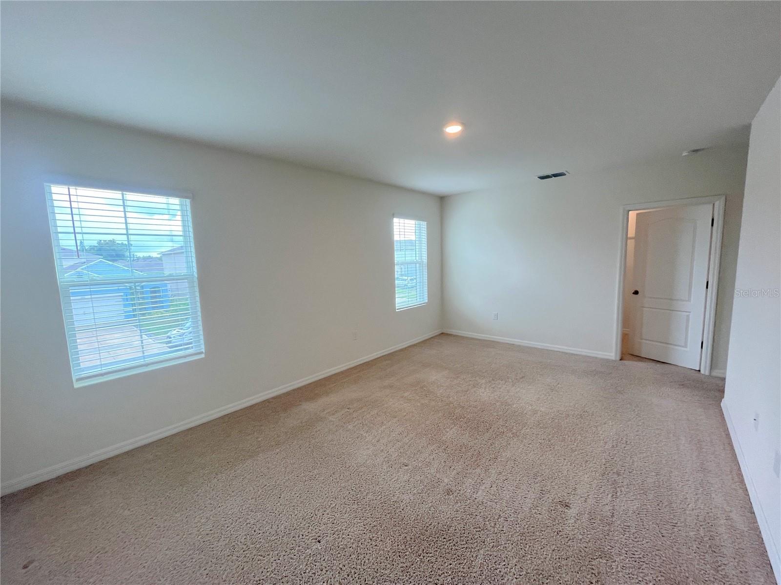 Image 31 of 38 For 1342 Winter Gray Circle