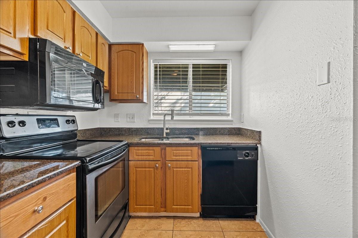 Image 4 of 38 For 4213 Semoran Boulevard 3