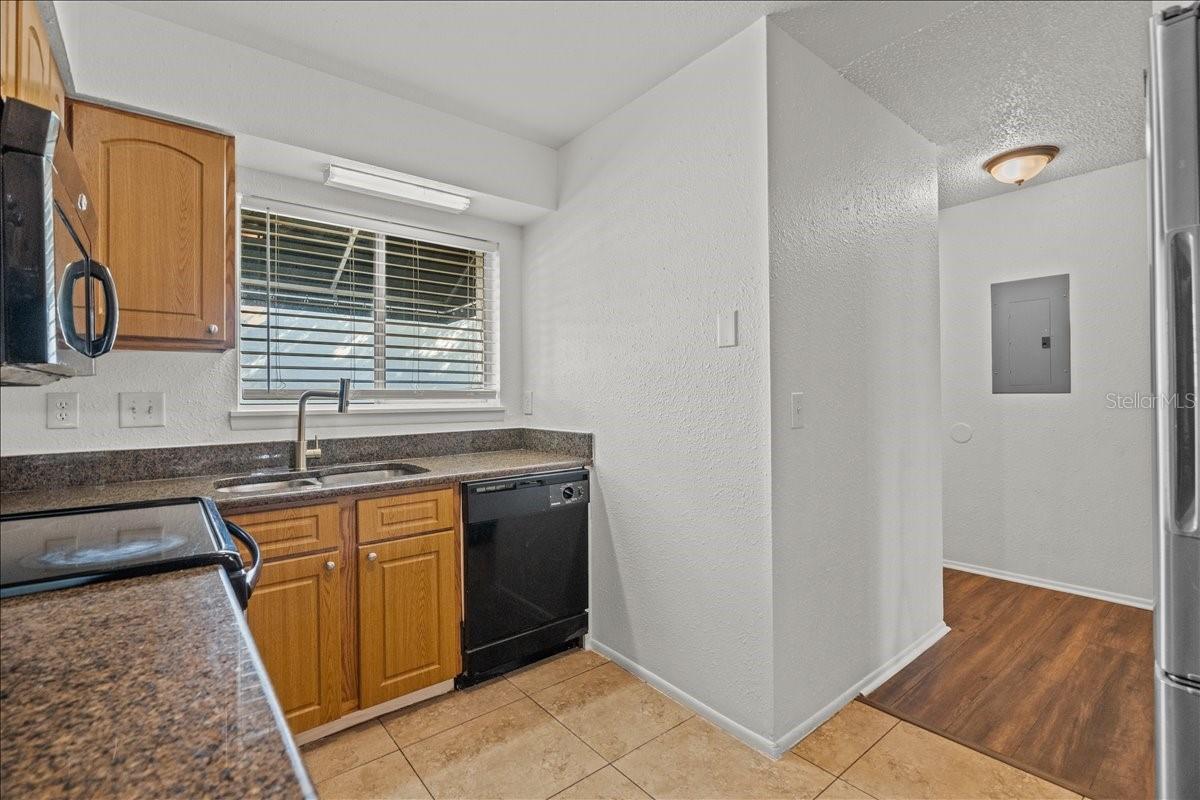 Image 5 of 38 For 4213 Semoran Boulevard 3