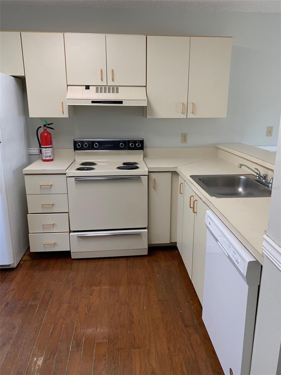 Image 7 of 9 For 2512 Woodgate Boulevard 205