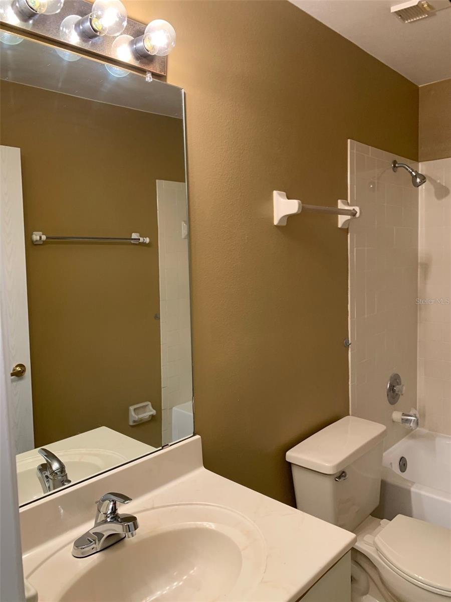 Image 9 of 9 For 2512 Woodgate Boulevard 205