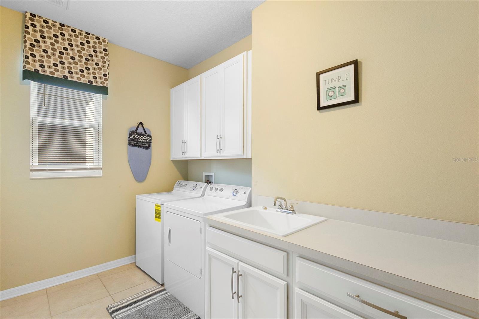 Image 31 of 61 For 1082 Cosmos Way