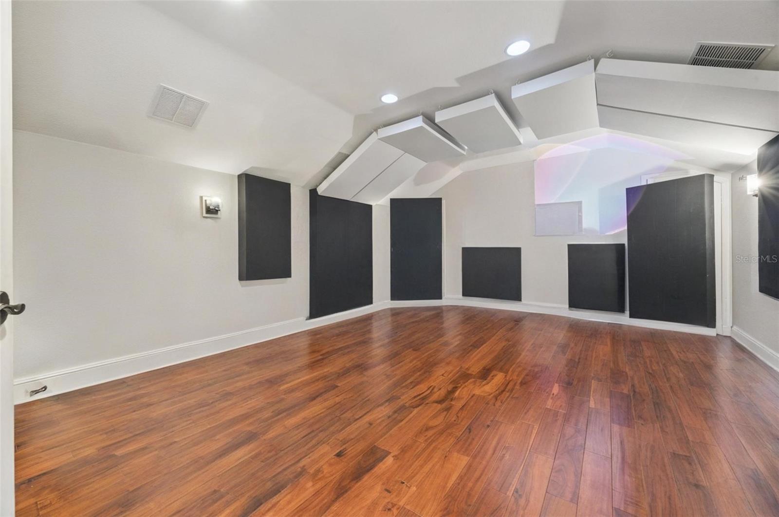 Image 76 of 97 For 17606 Cobblestone Lane