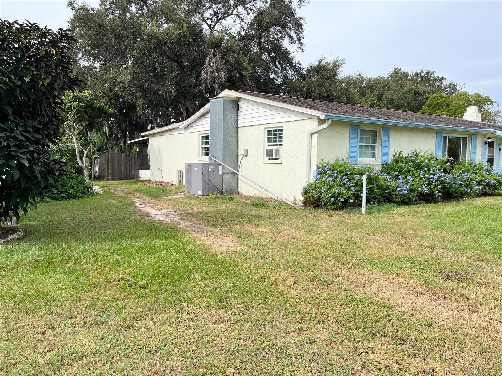Image 4 of 12 For 6870 Parkside Drive