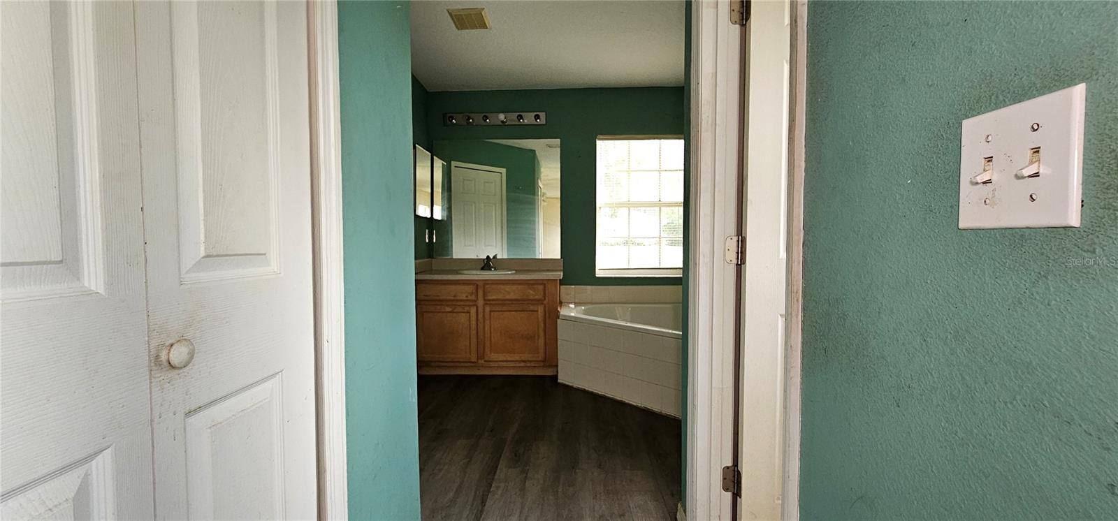 Image 18 of 56 For 2570 Coachman Drive