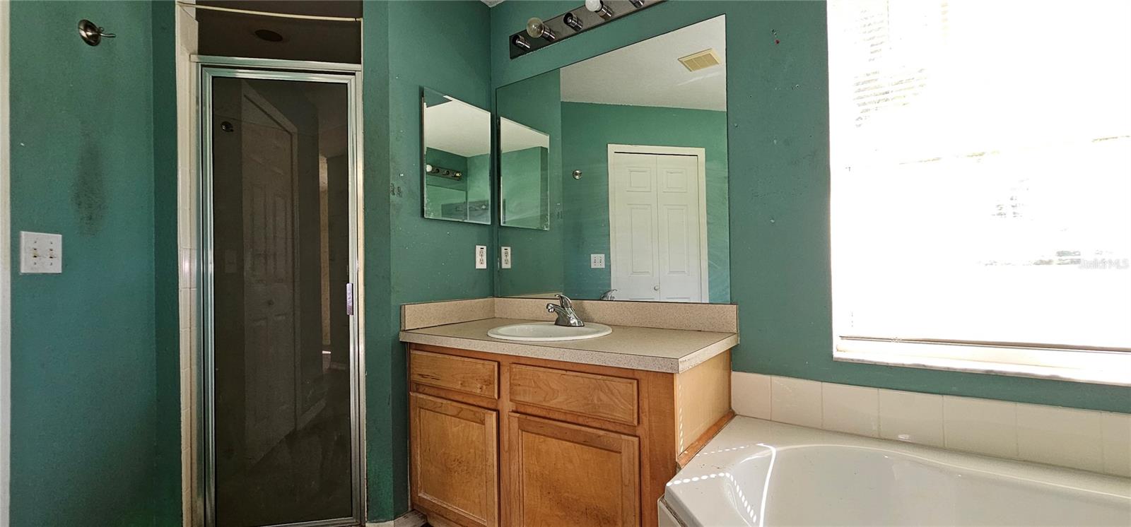 Image 21 of 56 For 2570 Coachman Drive