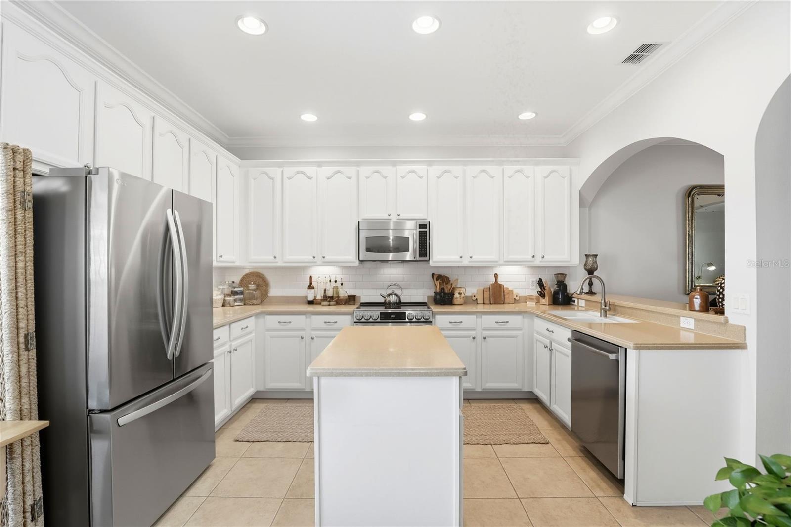 Image 11 of 22 For 9129 Oak Fern Drive