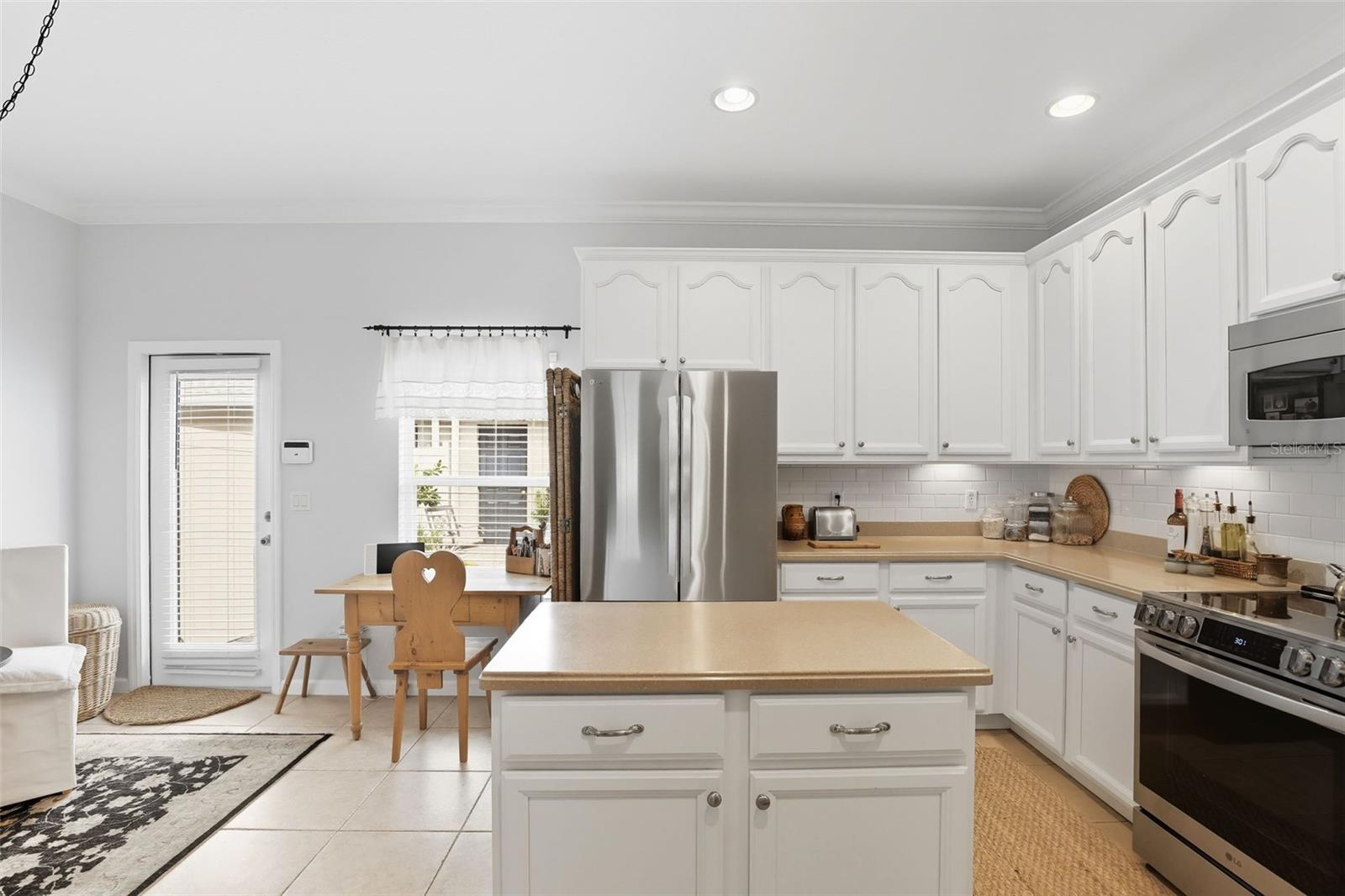 Image 9 of 22 For 9129 Oak Fern Drive