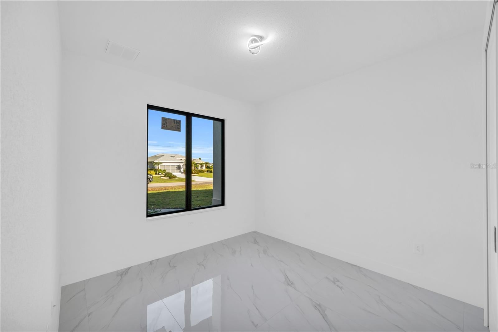 Image 18 of 38 For 358 Vitorio Street