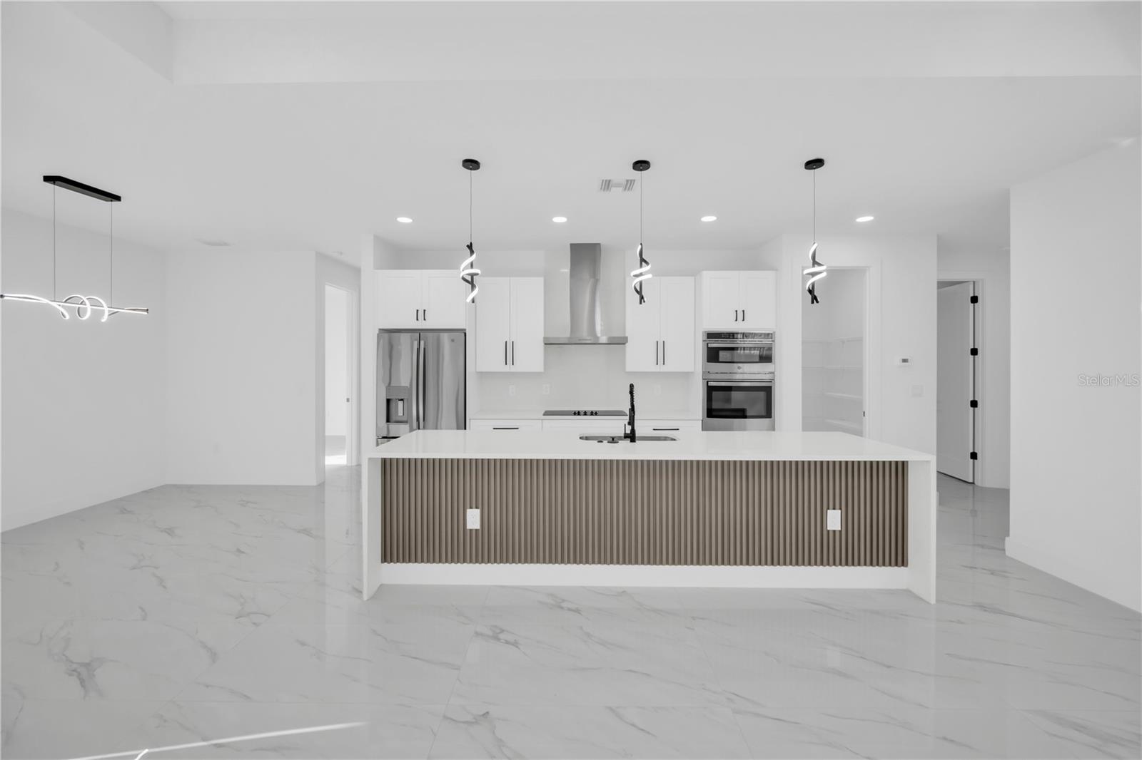 Image 3 of 38 For 358 Vitorio Street