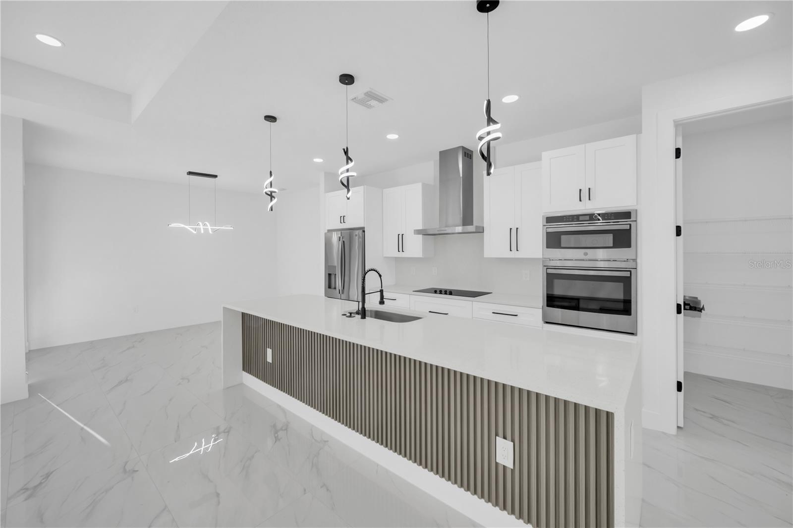 Image 5 of 38 For 358 Vitorio Street