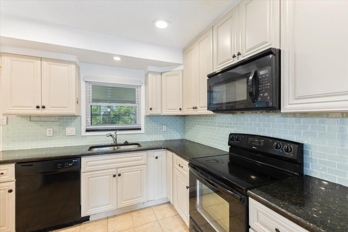 Image 11 of 16 For 1635 Crestwood Drive