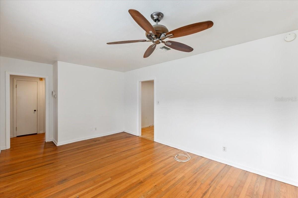 Image 13 of 16 For 1635 Crestwood Drive
