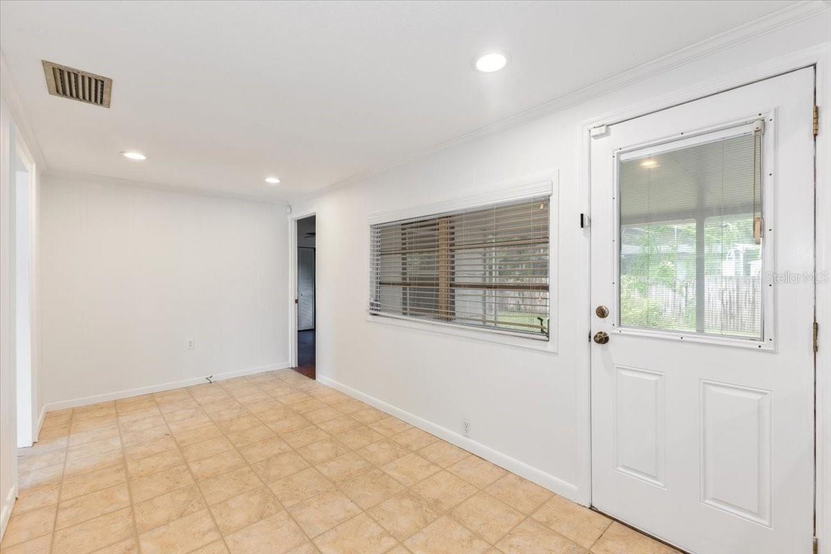 Image 8 of 16 For 1635 Crestwood Drive