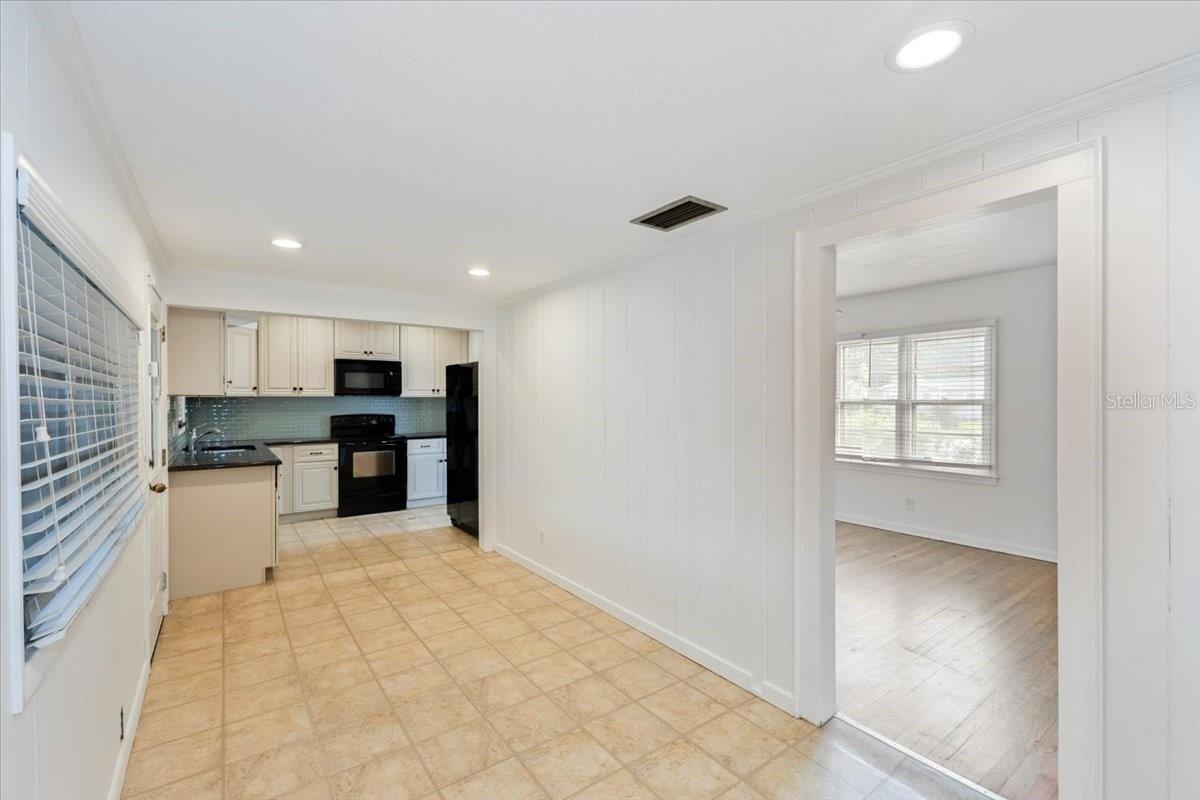 Image 9 of 16 For 1635 Crestwood Drive
