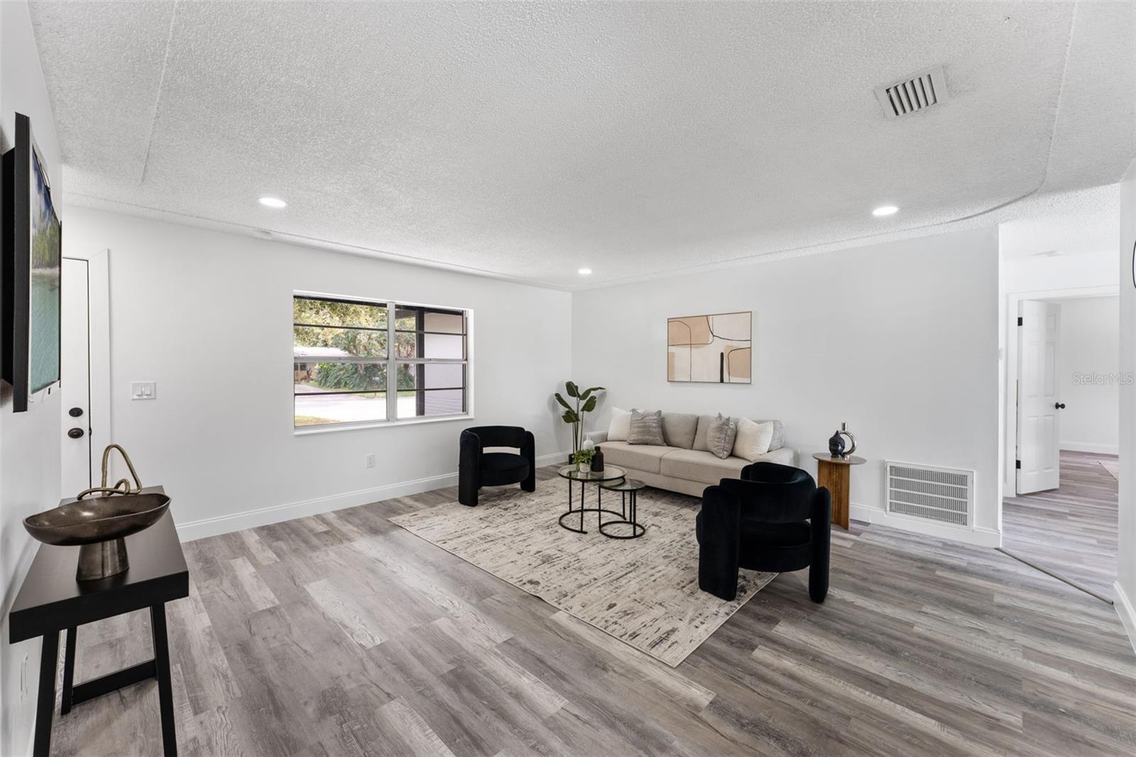Image 3 of 22 For 720 Everglades Court