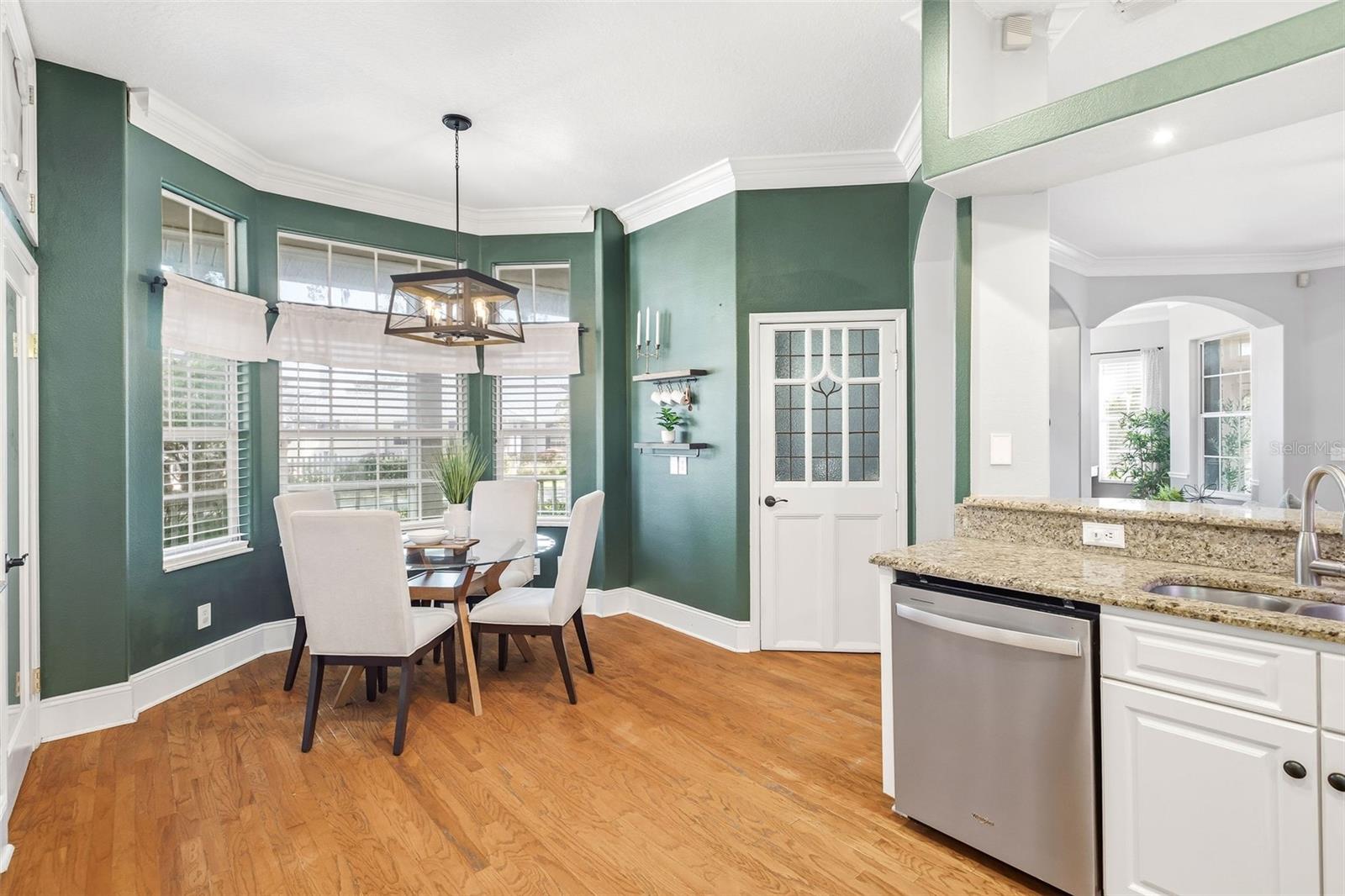 Image 11 of 37 For 601 Lake Harbor Circle