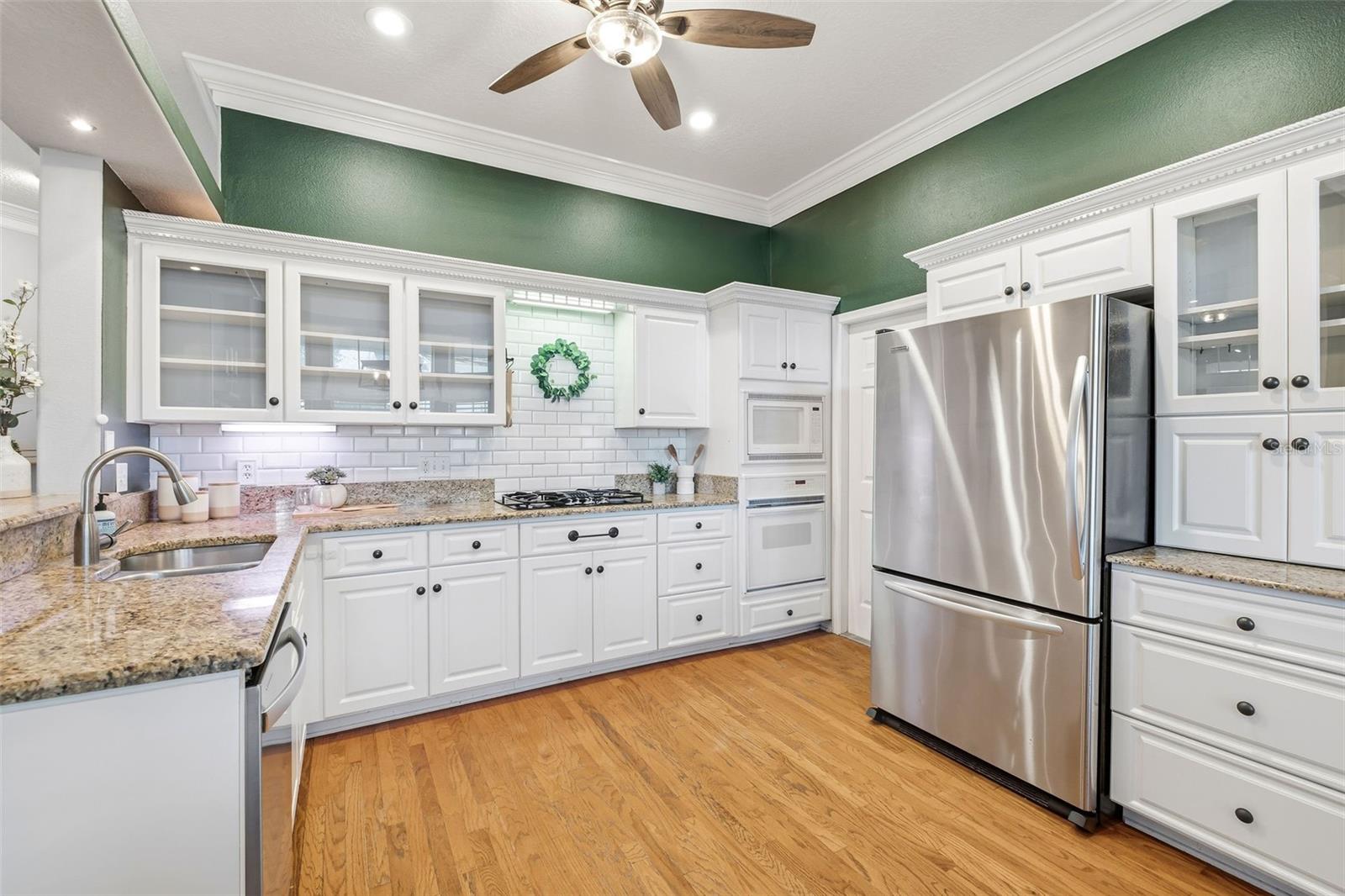 Image 9 of 37 For 601 Lake Harbor Circle