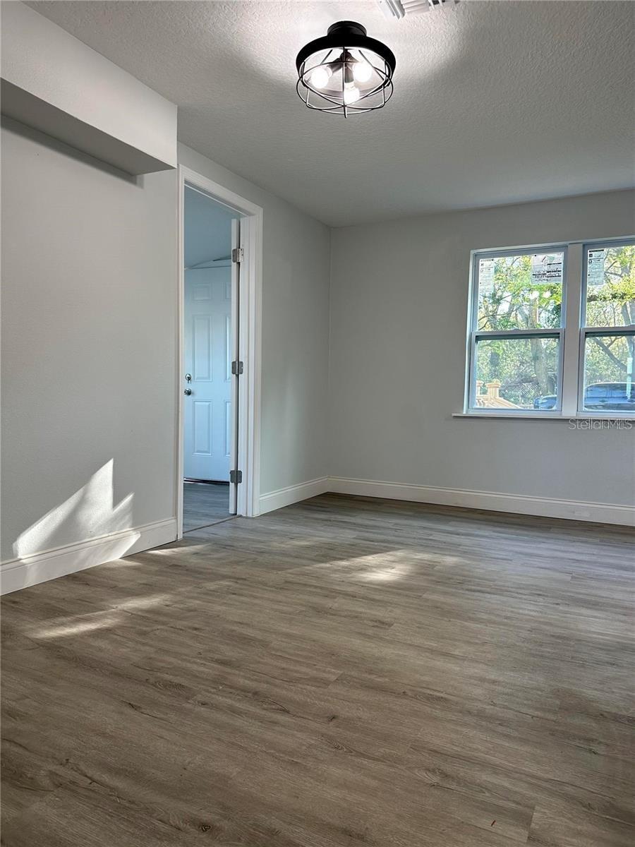 Image 10 of 13 For 1000 35th Street