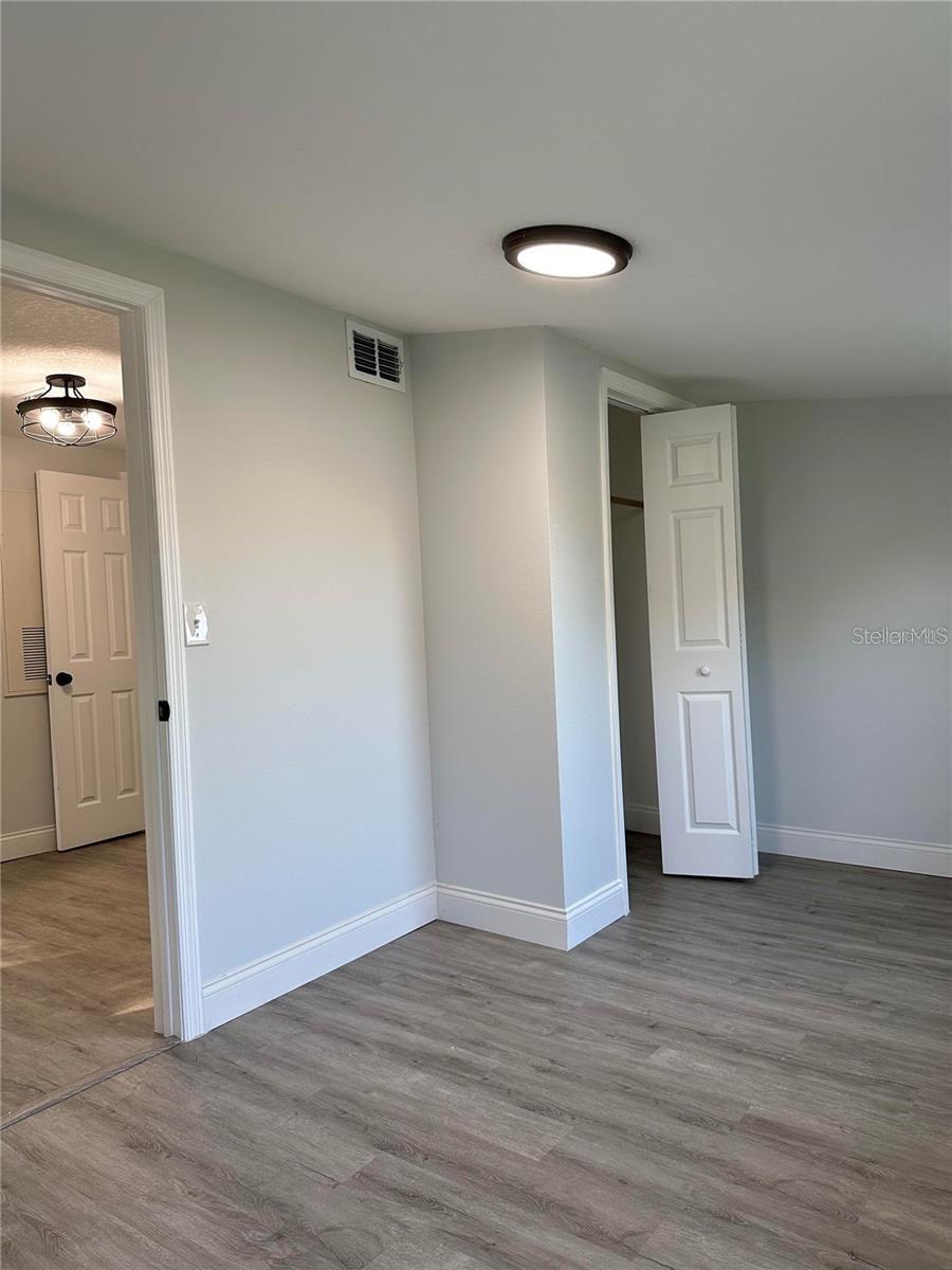 Image 11 of 13 For 1000 35th Street