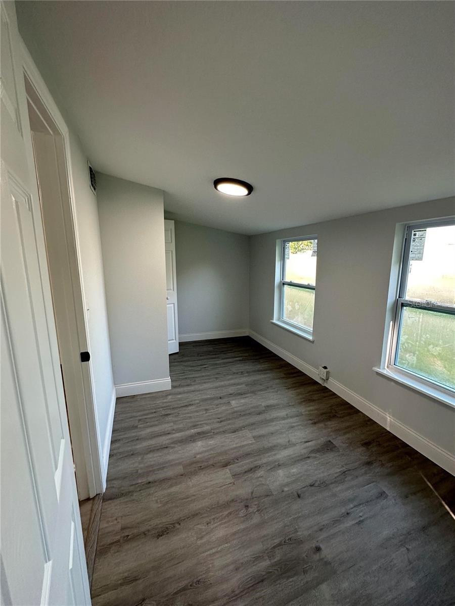 Image 12 of 13 For 1000 35th Street