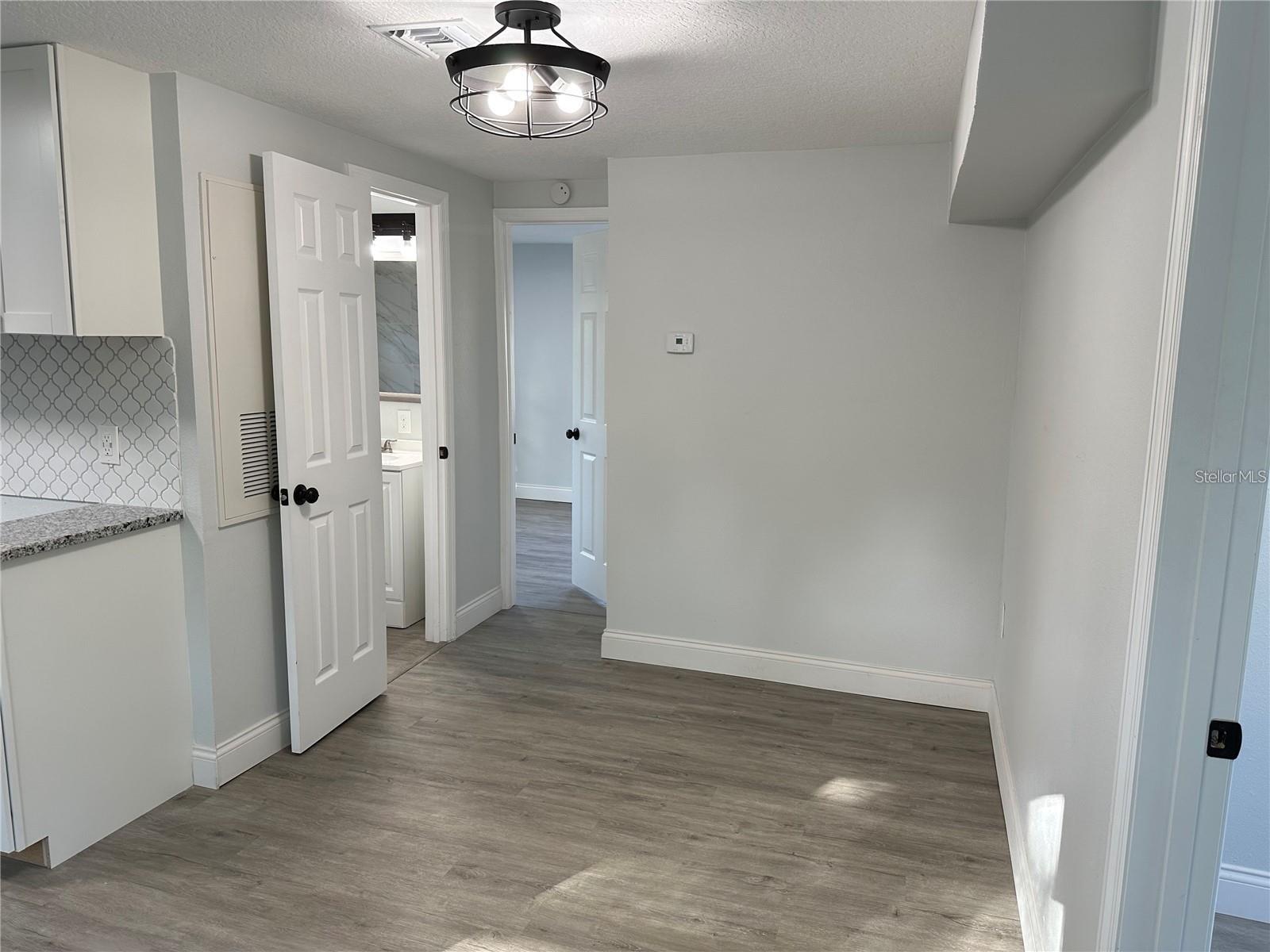 Image 5 of 13 For 1000 35th Street