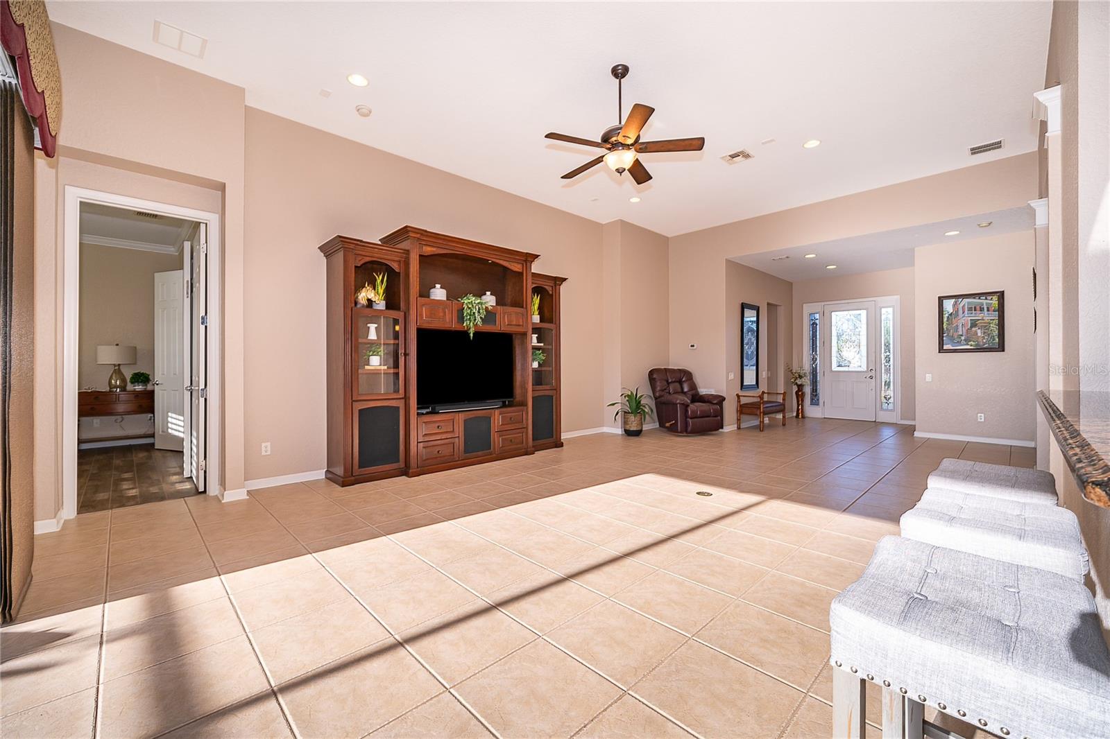 Image 17 of 64 For 208 Del Sol Avenue