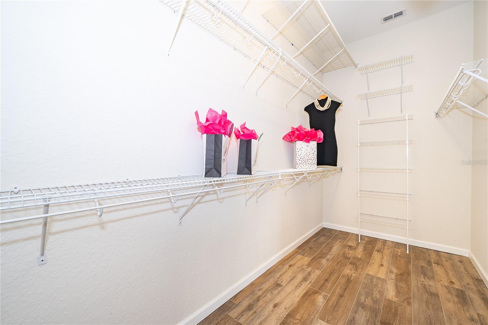 Image 26 of 64 For 208 Del Sol Avenue