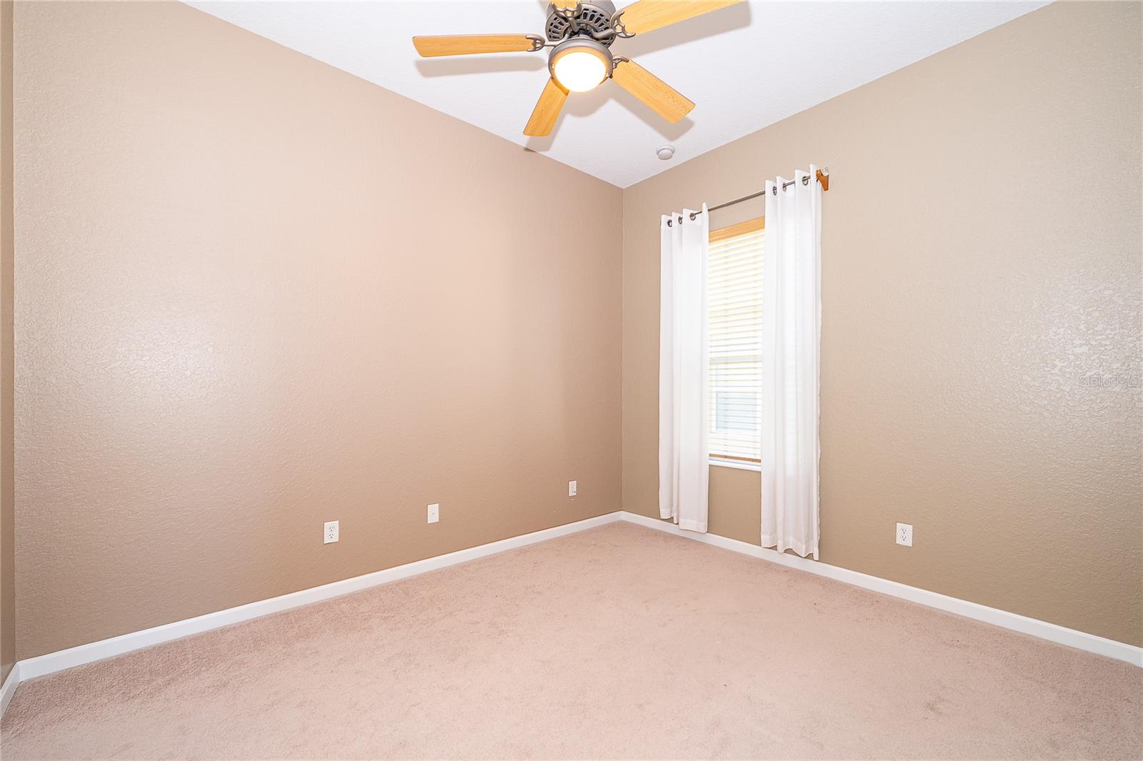 Image 28 of 64 For 208 Del Sol Avenue