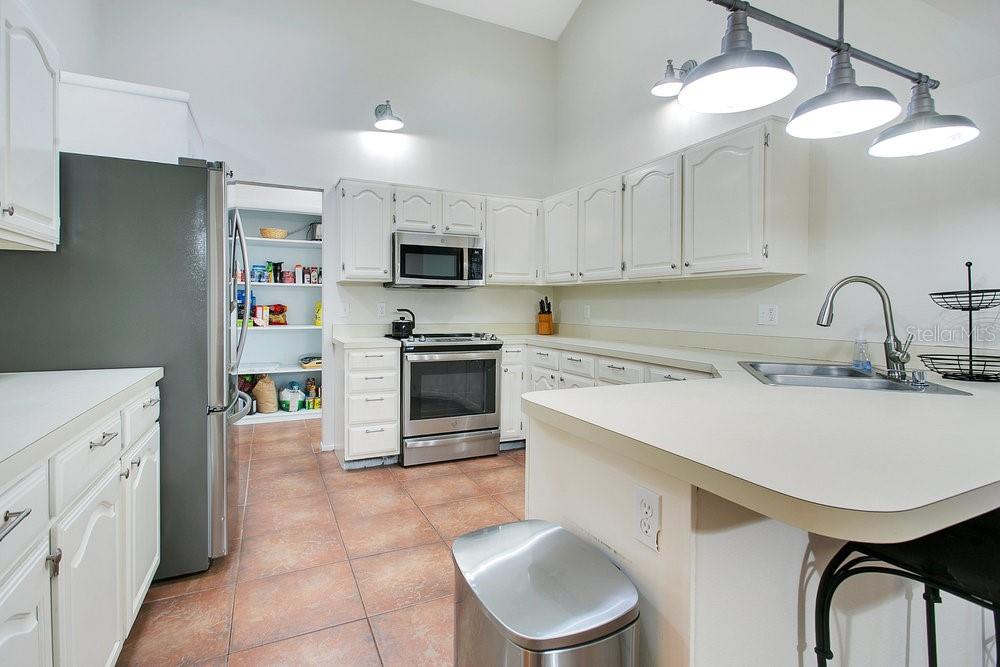 Image 10 of 42 For 2952 Erskine Drive