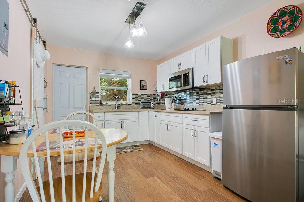 Image 14 of 42 For 2952 Erskine Drive