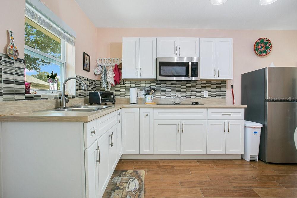 Image 15 of 42 For 2952 Erskine Drive