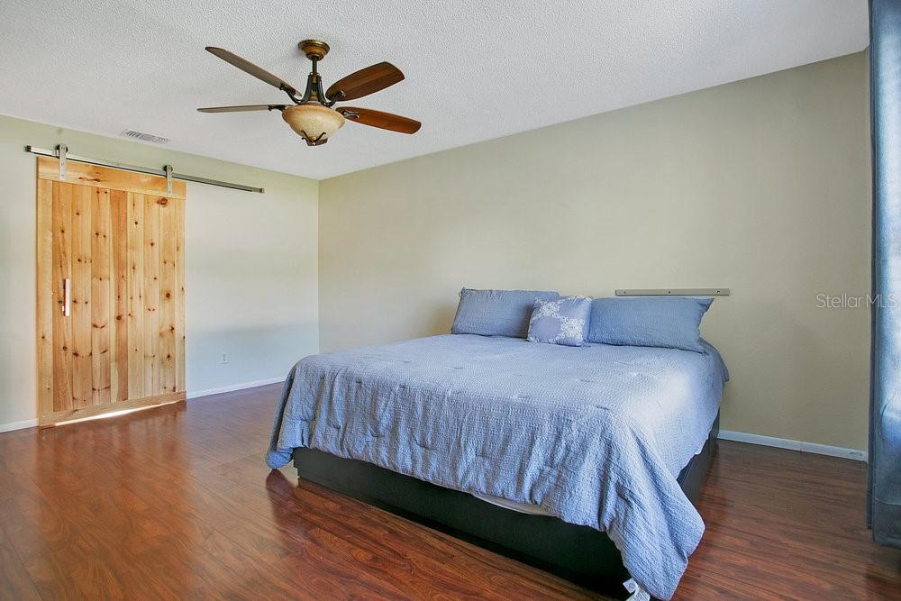 Image 22 of 42 For 2952 Erskine Drive