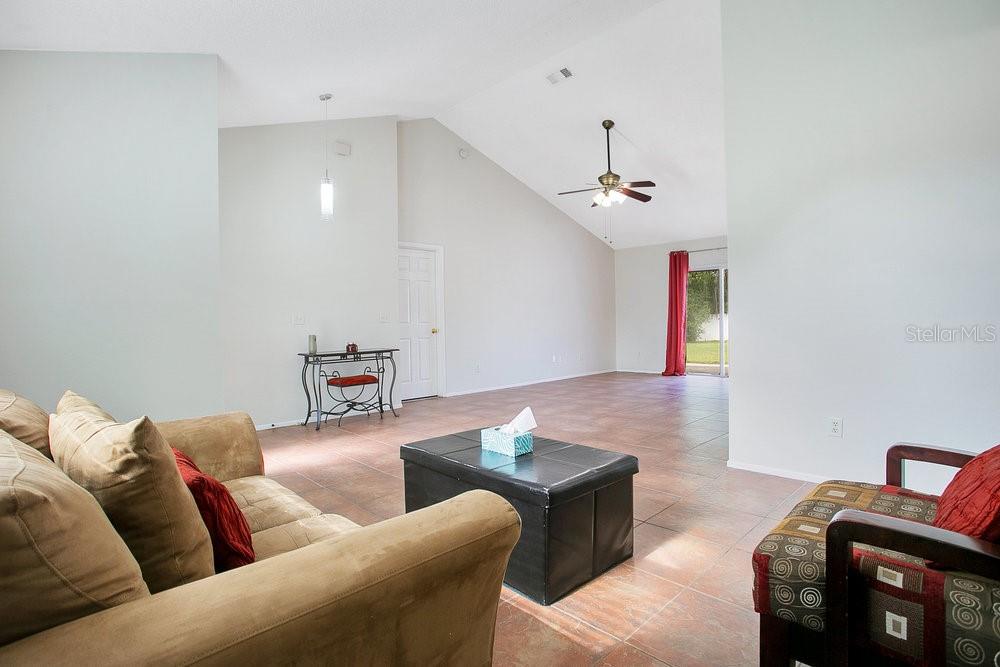 Image 4 of 42 For 2952 Erskine Drive