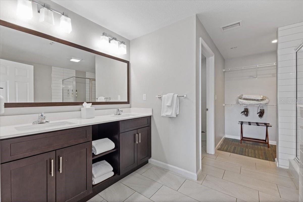 Image 11 of 19 For 14501 Grove Resort Avenue 1742