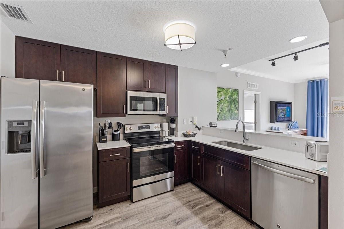 Image 7 of 19 For 14501 Grove Resort Avenue 1742