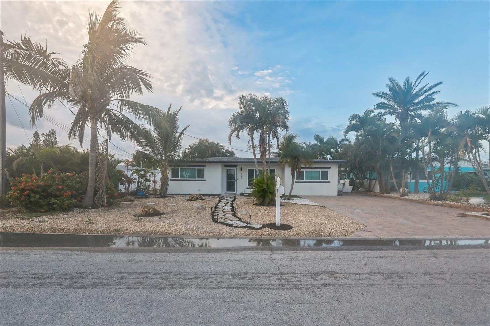 Image 2 of 17 For 747 Pruitt Drive