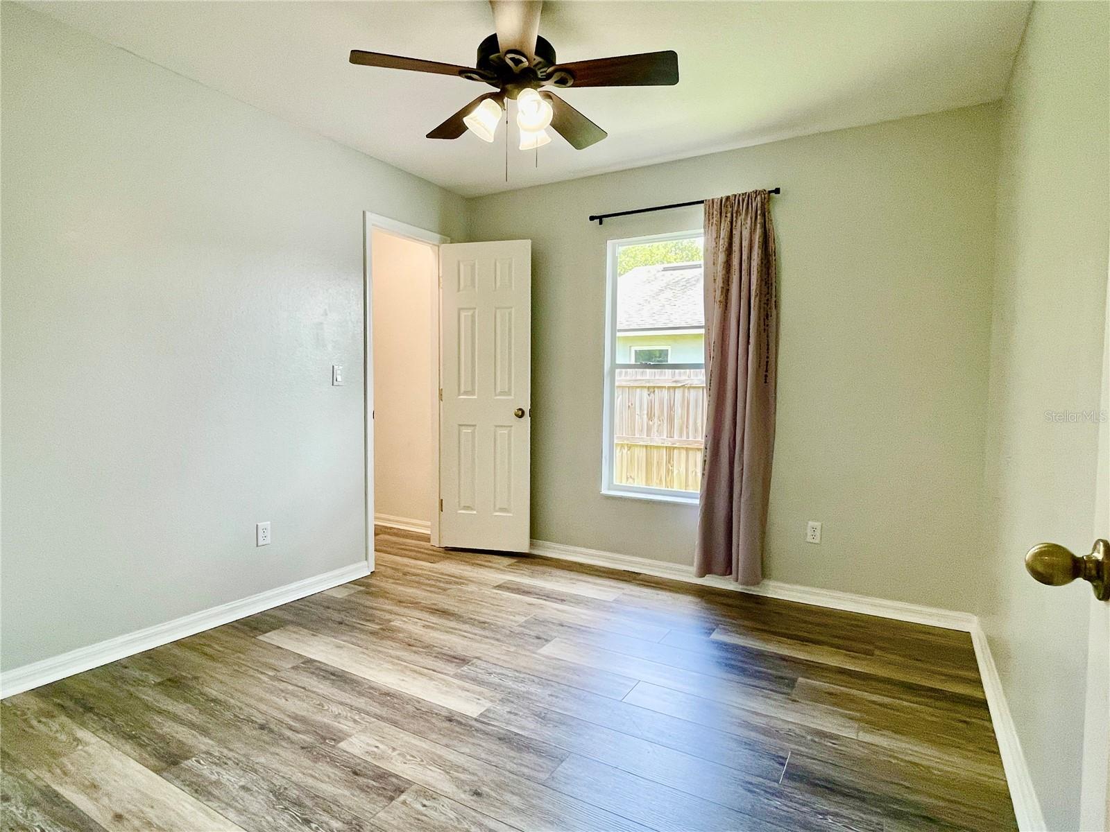 Image 17 of 21 For 705 Sunburst Cove Lane