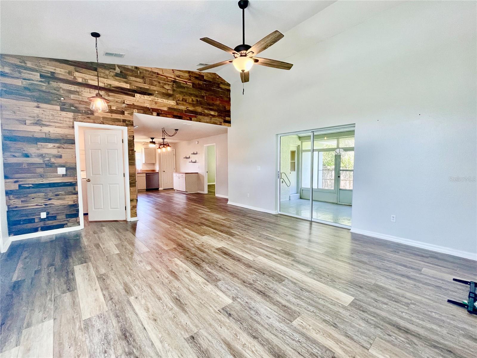 Image 4 of 21 For 705 Sunburst Cove Lane