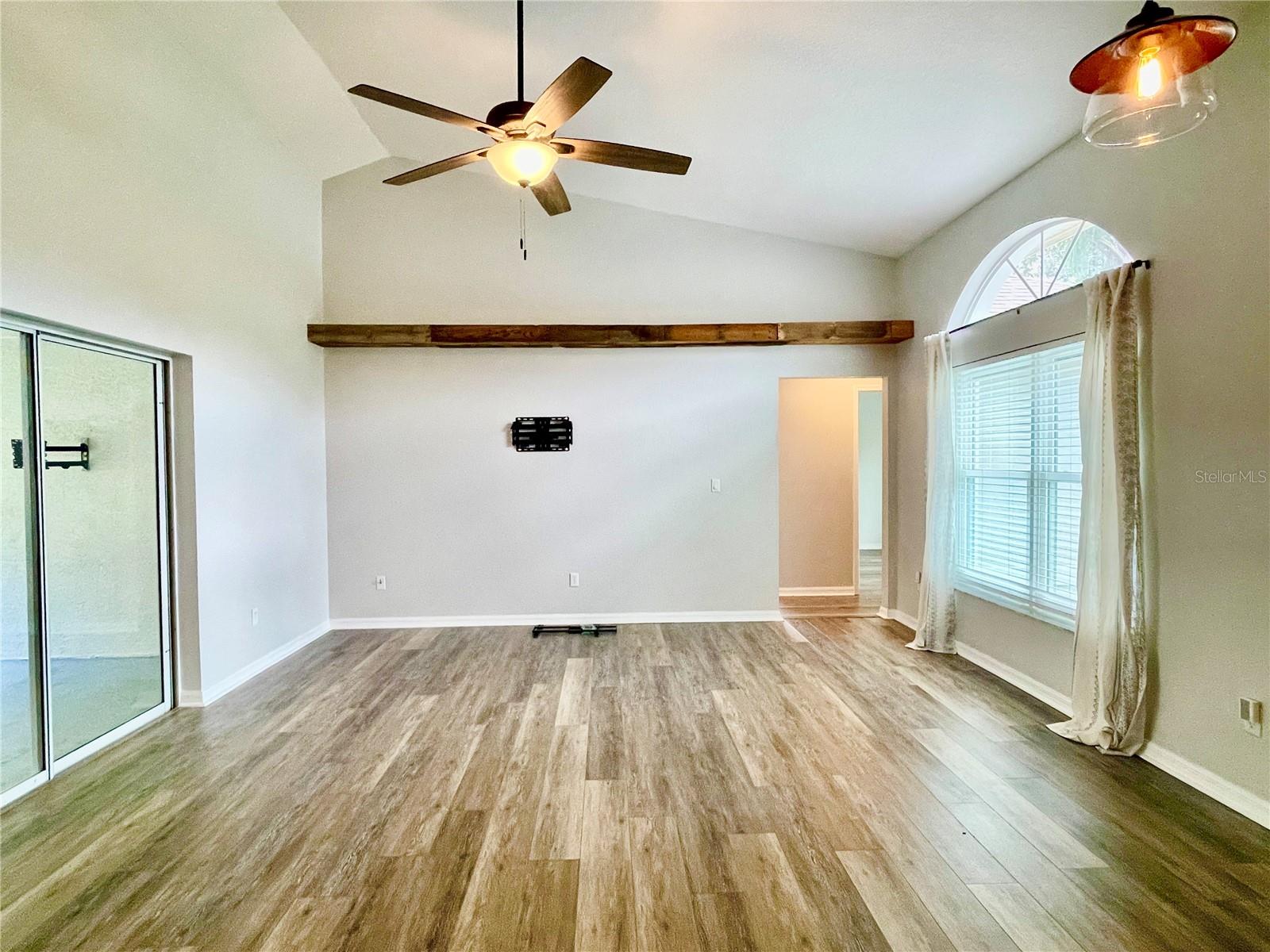 Image 6 of 21 For 705 Sunburst Cove Lane