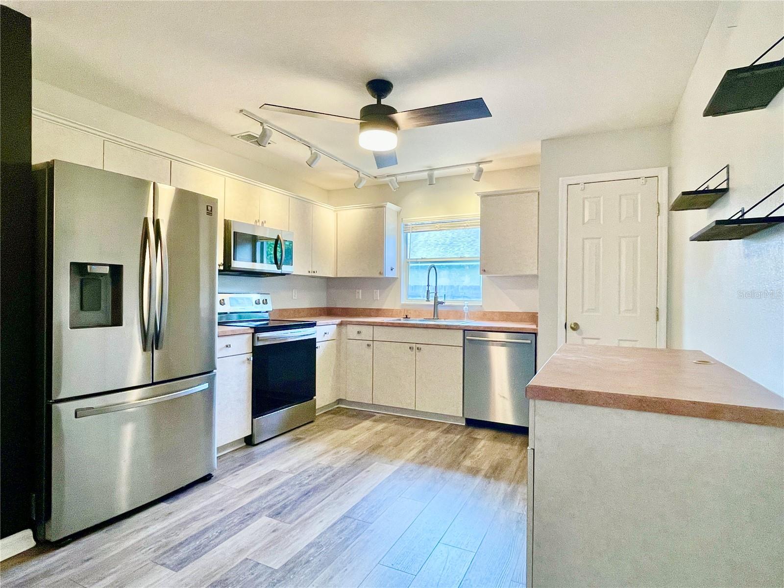 Image 8 of 21 For 705 Sunburst Cove Lane