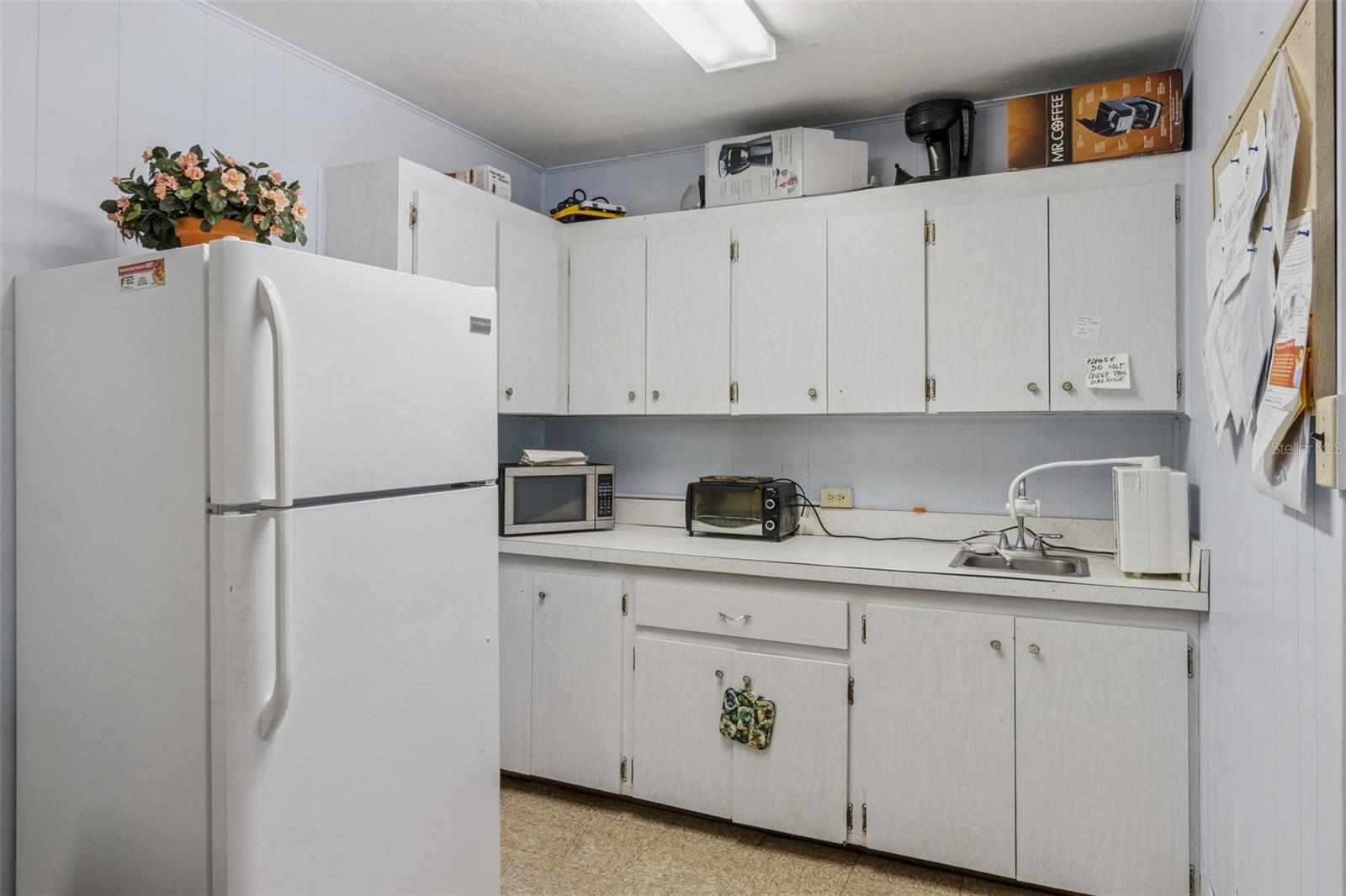 Image 15 of 23 For 1231 Lakeland Hills Boulevard