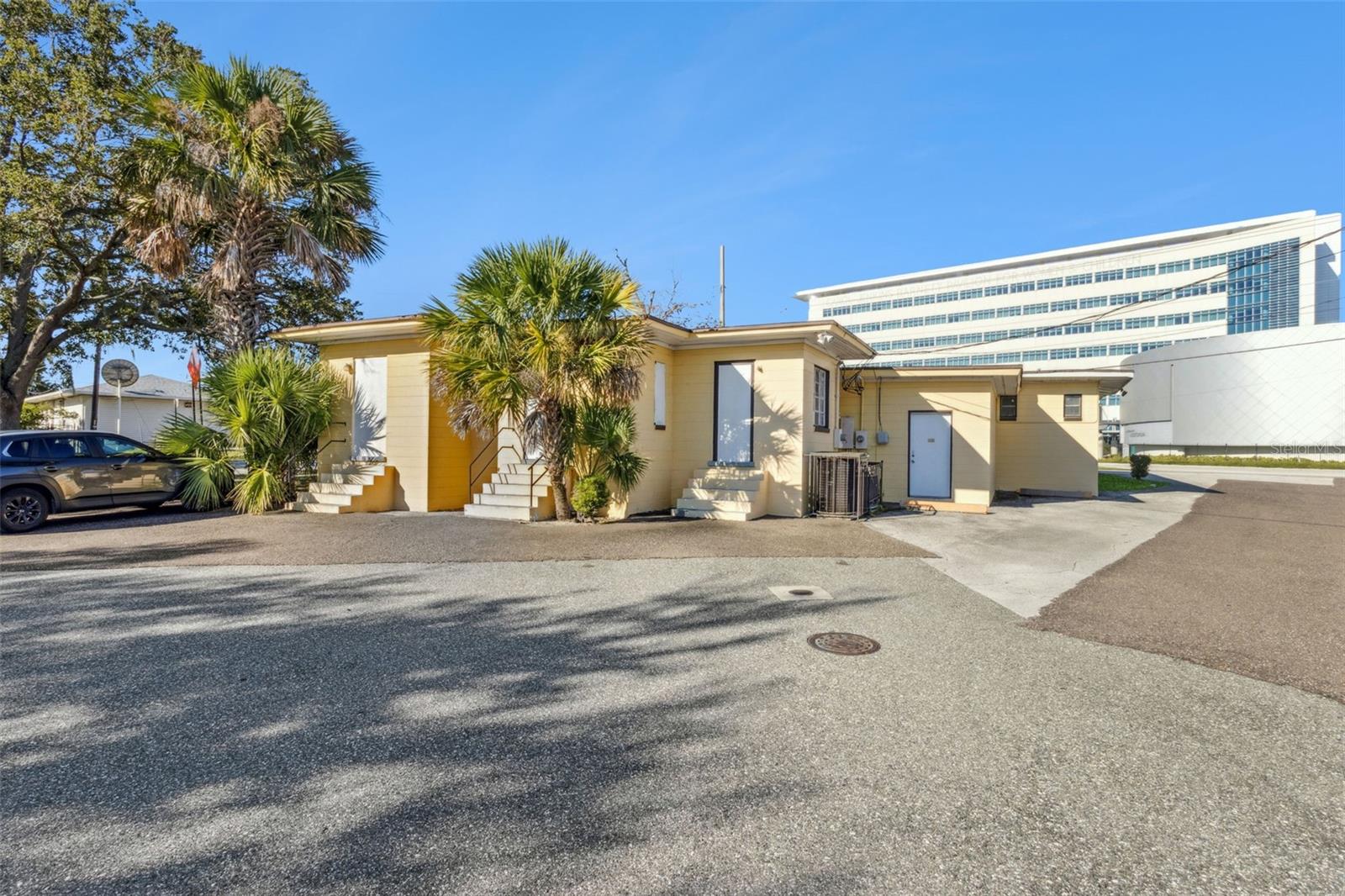 Image 3 of 23 For 1231 Lakeland Hills Boulevard
