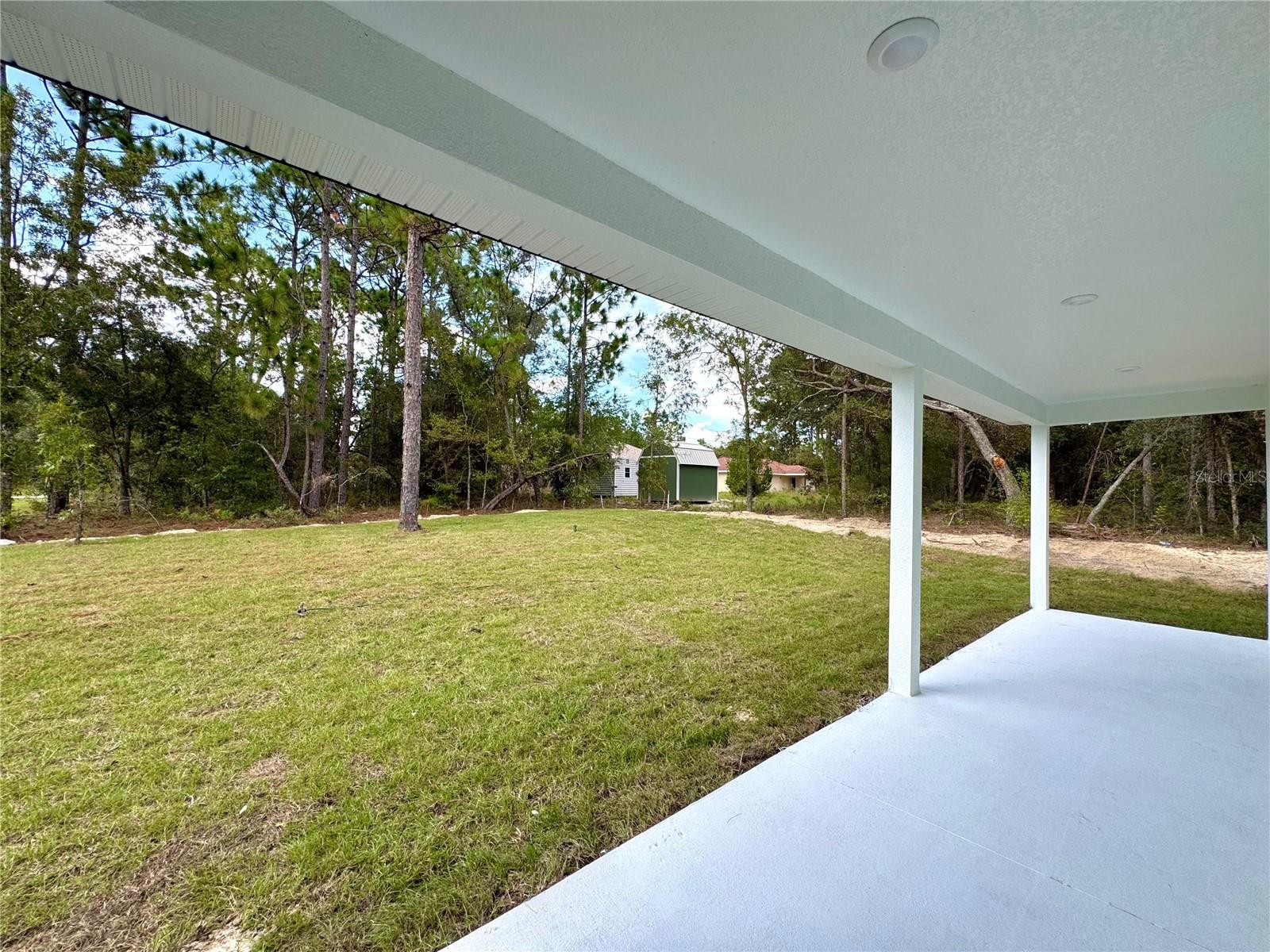 Listing photo id 9 for 2077 Linden Drive