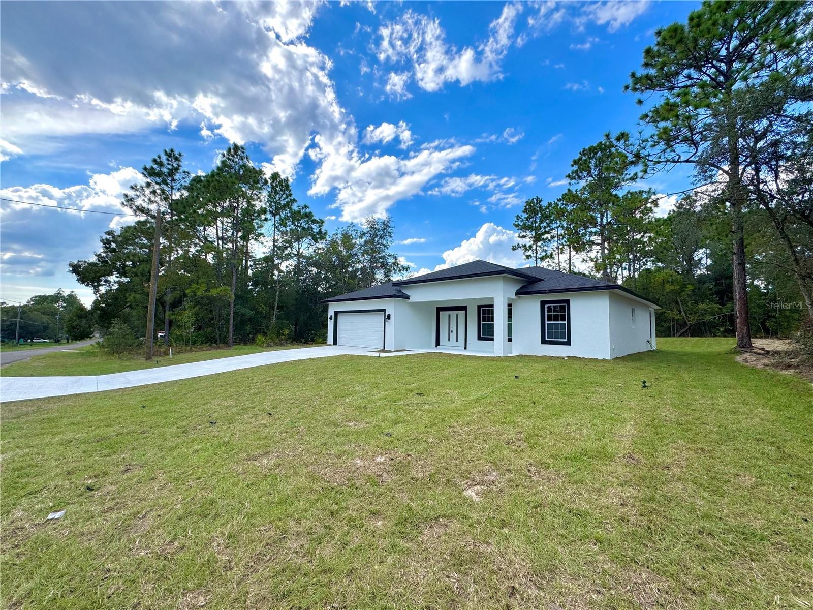 Listing photo id 1 for 2077 Linden Drive