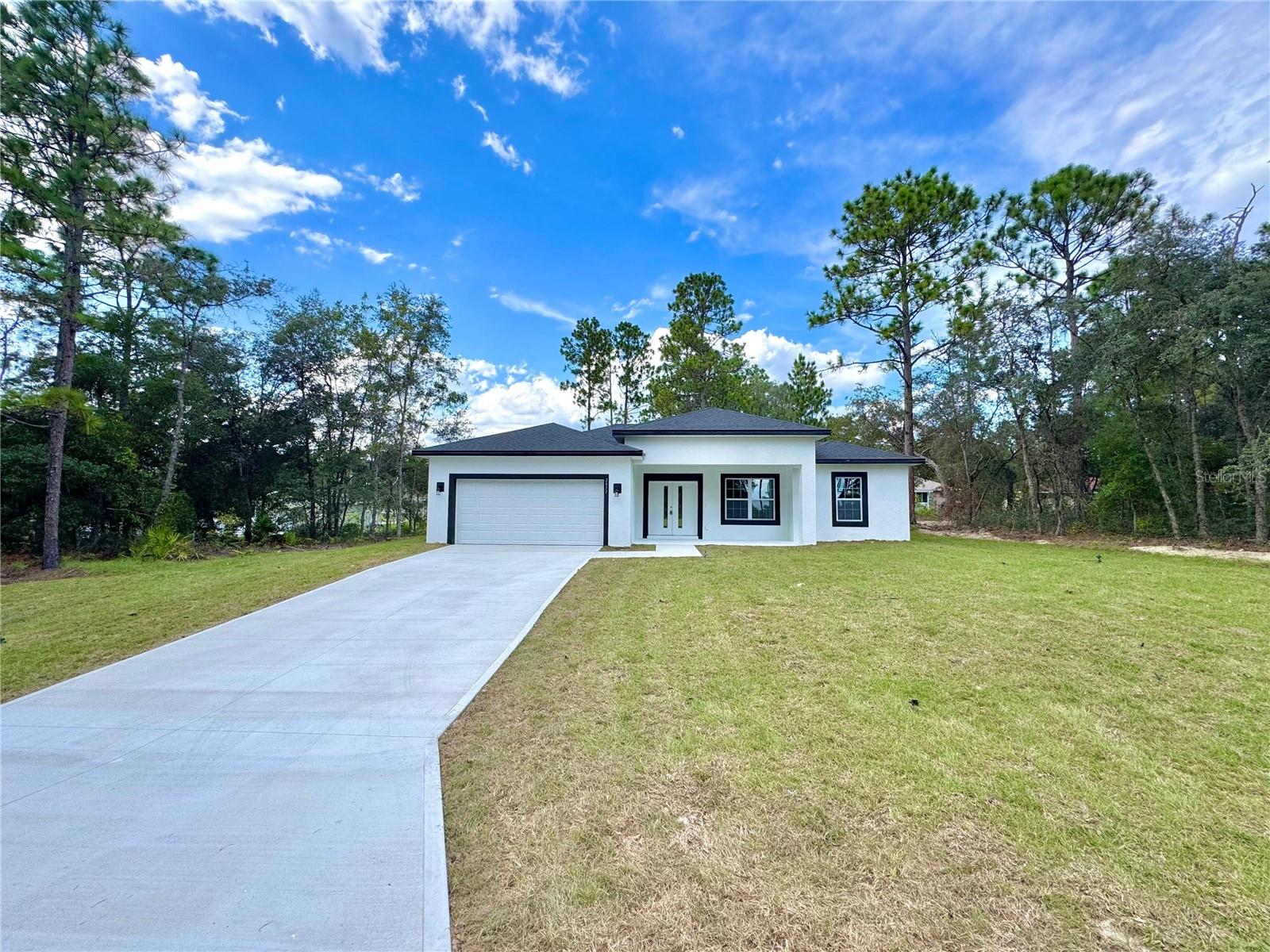 Listing photo id 2 for 2077 Linden Drive