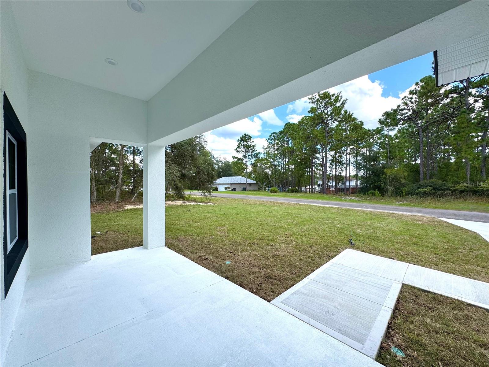 Listing photo id 3 for 2077 Linden Drive