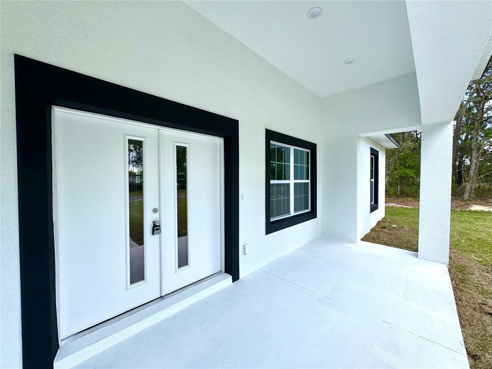 Listing photo id 4 for 2077 Linden Drive